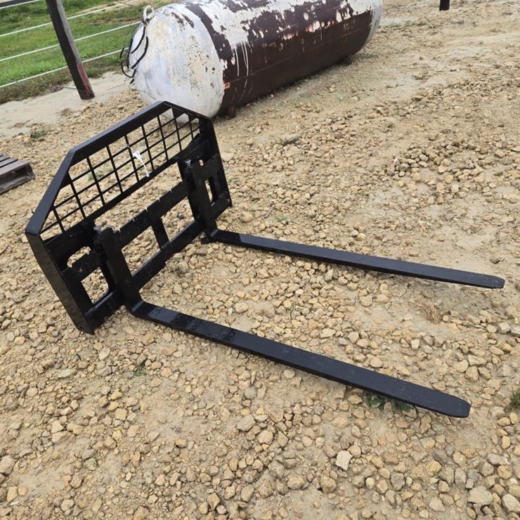 #5917 • NEW 60" SKID STEER PALLET FORKS