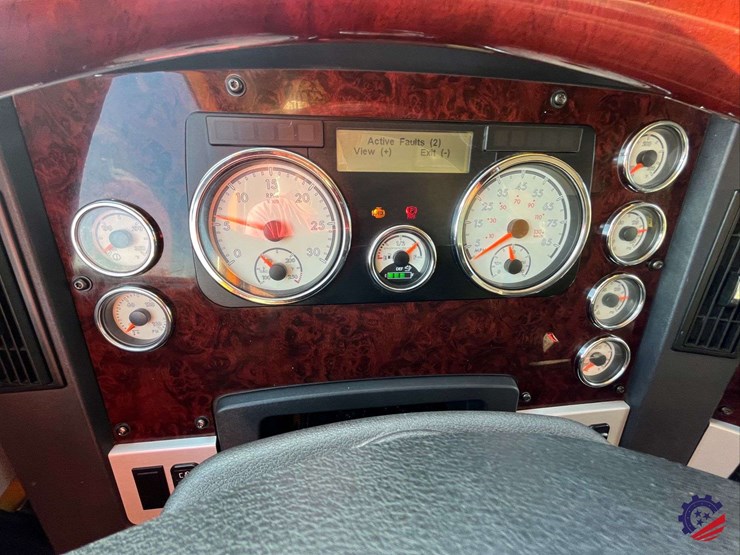 2020-freightliner-122sd-image-68