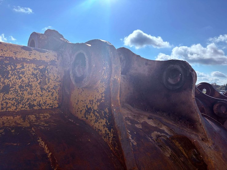 caterpillar-375-image-8