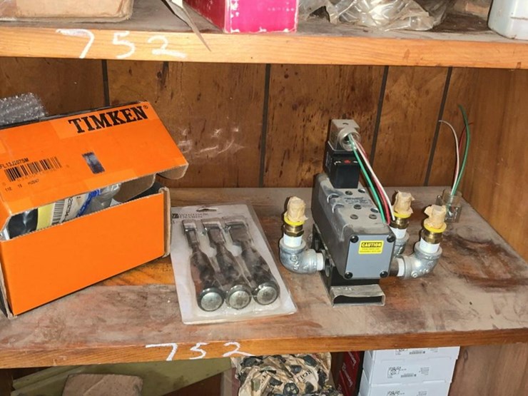 #752-•-bushings,-sprockets-and-miscellaneous-parts-image-19