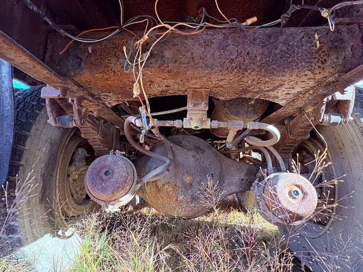 freightliner-t/a-water-truck-image-30
