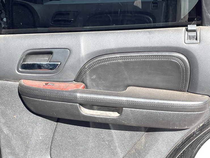 2010-cadillac-escalade-image-85