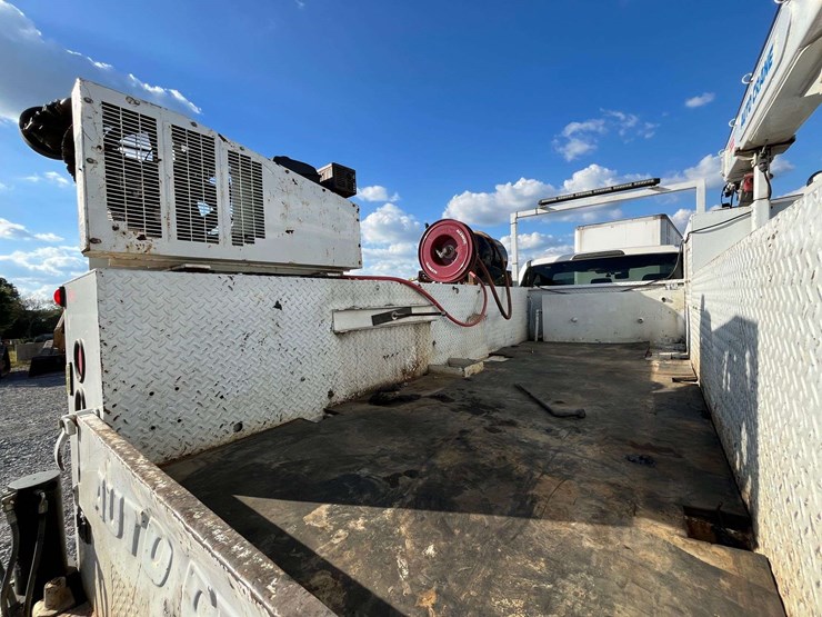 2017-ford-f550-xl-image-38