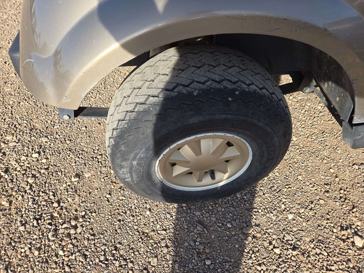 2017-e-z-go-txt-elite-lithium-golf-cart-image-8