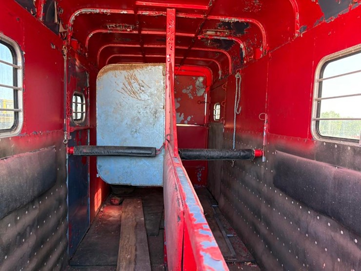 sundowner-gooseneck-2-in1-horse-trailer-w/no-title-image-12