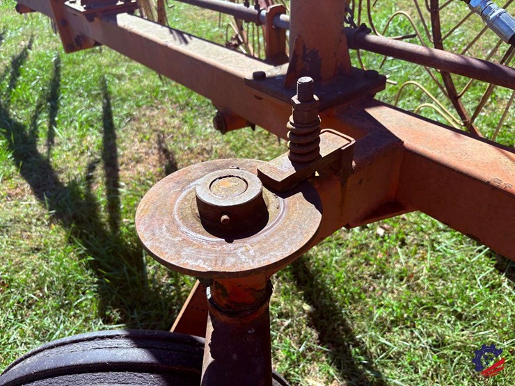 enoagricola-rossi-rt7-9-9-wheel-hay-rake-image-13