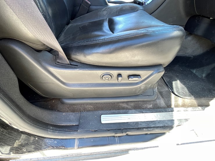 2010-cadillac-escalade-image-82