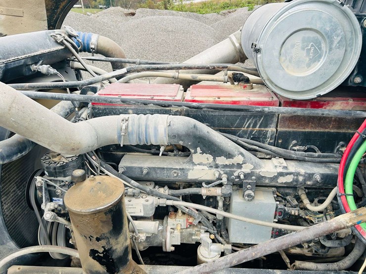 1999-freightliner-tri-axle-dump-truck-image-29