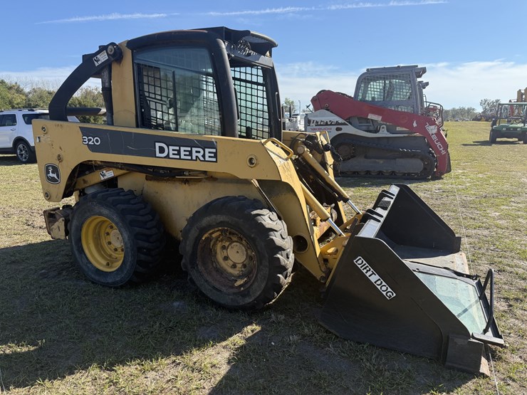 2008-deere-320-image-2