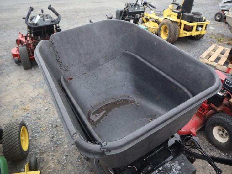 toro-power-wheel-barrow-image-7