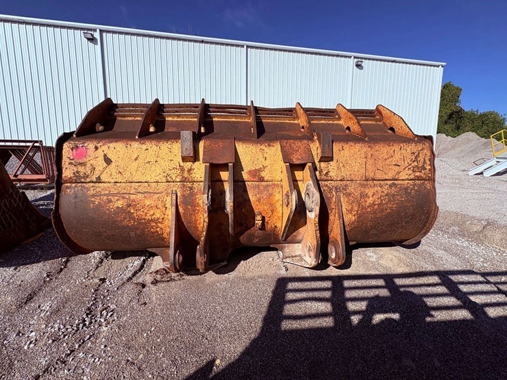 988f-spade-nose-loader-bucket-image-3