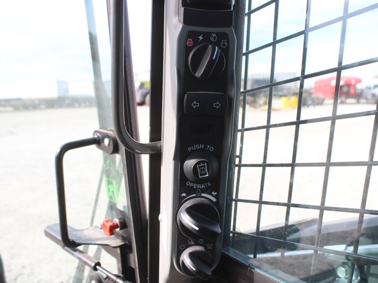 2023-new-holland-l328-image-38