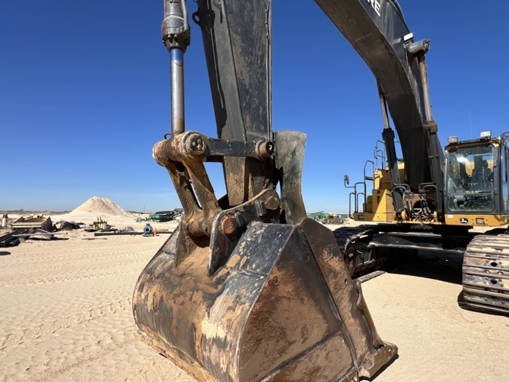 2019-deere-670g-lc-image-10