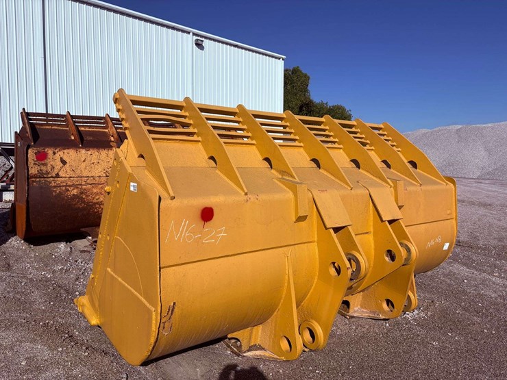 988b-spade-nose-loader-bucket-image-2