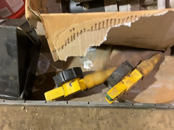 #775-•-floor-jack-and-miscellaneous-parts-image-6