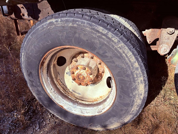 freightliner-t/a-water-truck-image-10