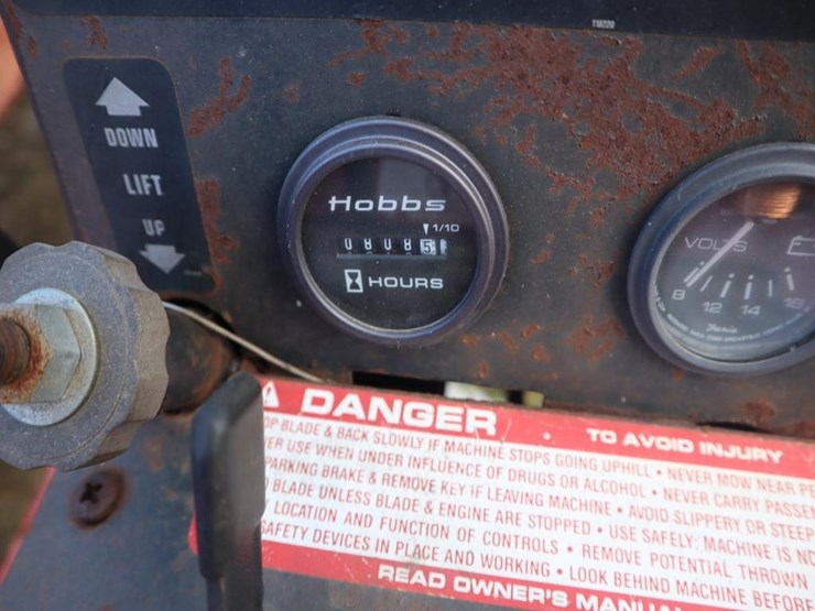 wheel-horse-lawn-&-garden-tractor-image-16