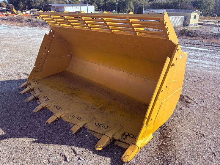 988b-spade-nose-loader-bucket-image-1