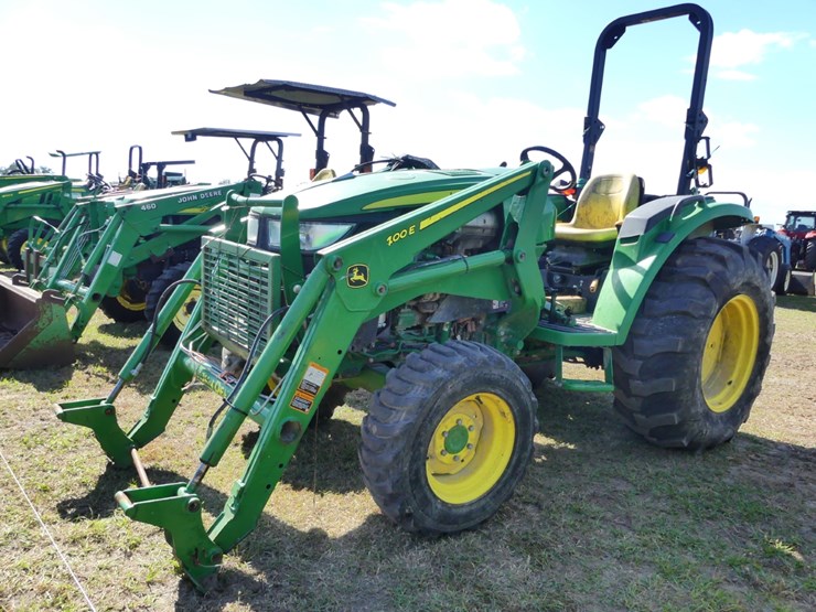 2019-john-deere-4044m-image-2