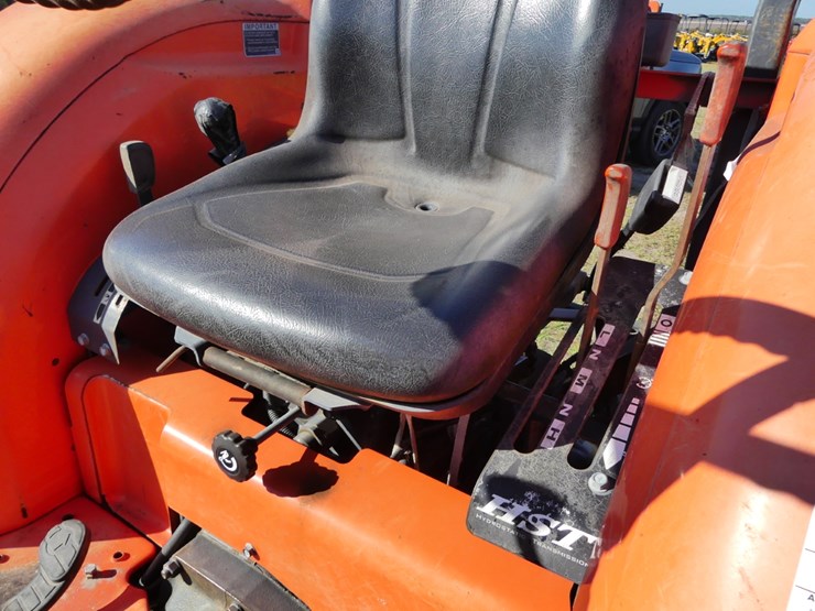 2018-kubota-l4701-image-13