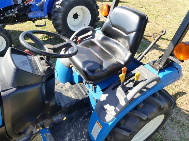 new-holland-tc21d-image-10