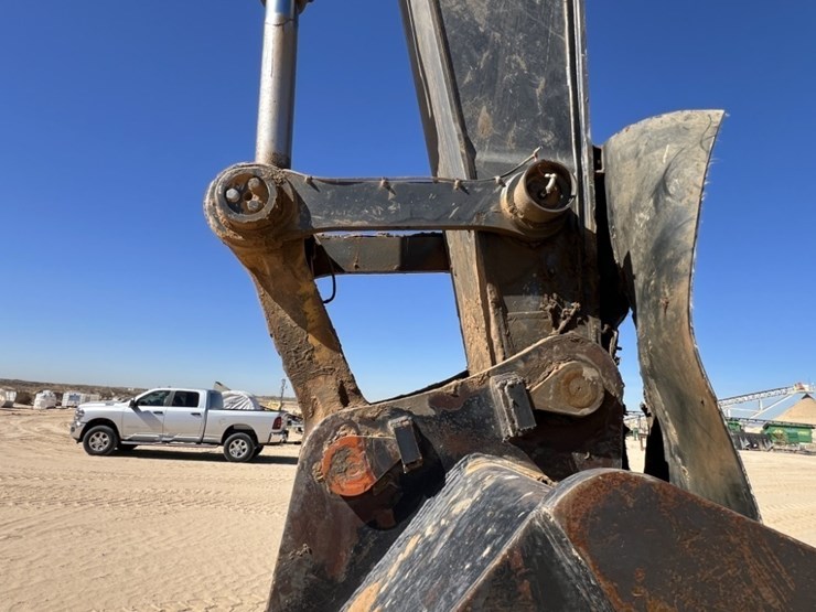 2019-deere-670g-lc-image-12