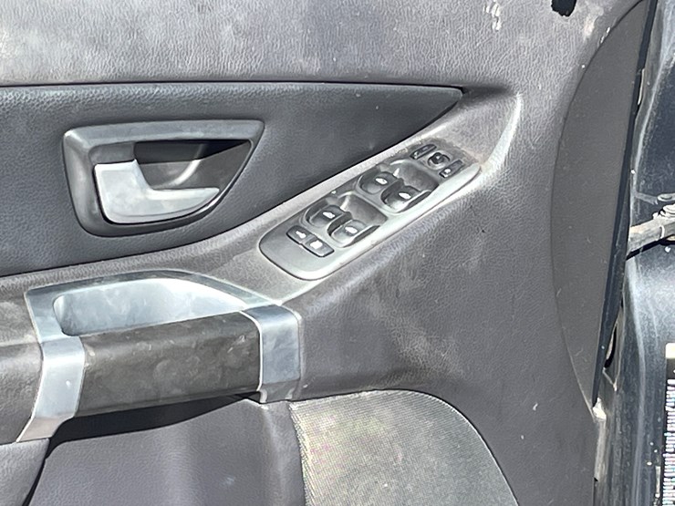 2010-volvo-xc90-image-42