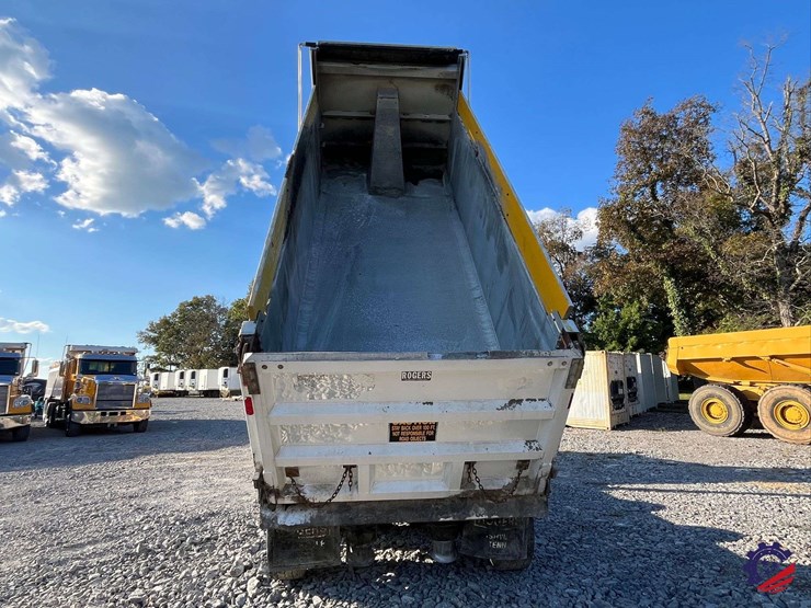 2020-freightliner-122sd-image-79