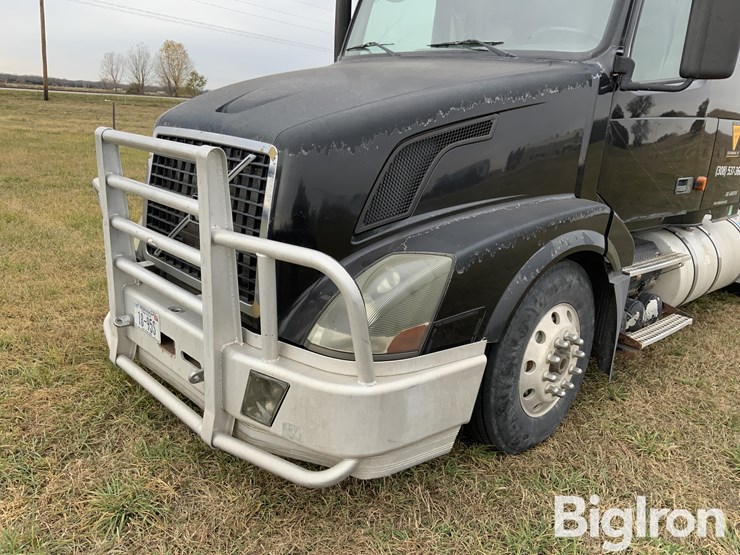 2006-volvo-t/a-truck-tractor-image-10