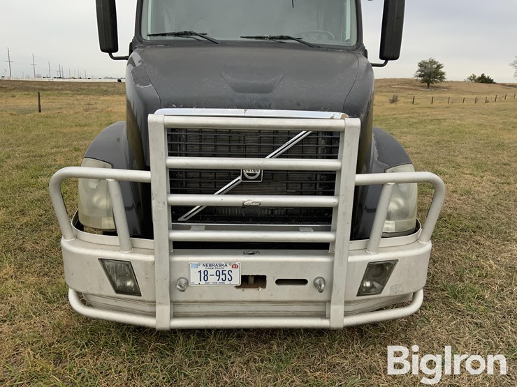 2006-volvo-t/a-truck-tractor-image-11