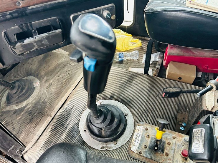 1999-freightliner-tri-axle-dump-truck-image-86