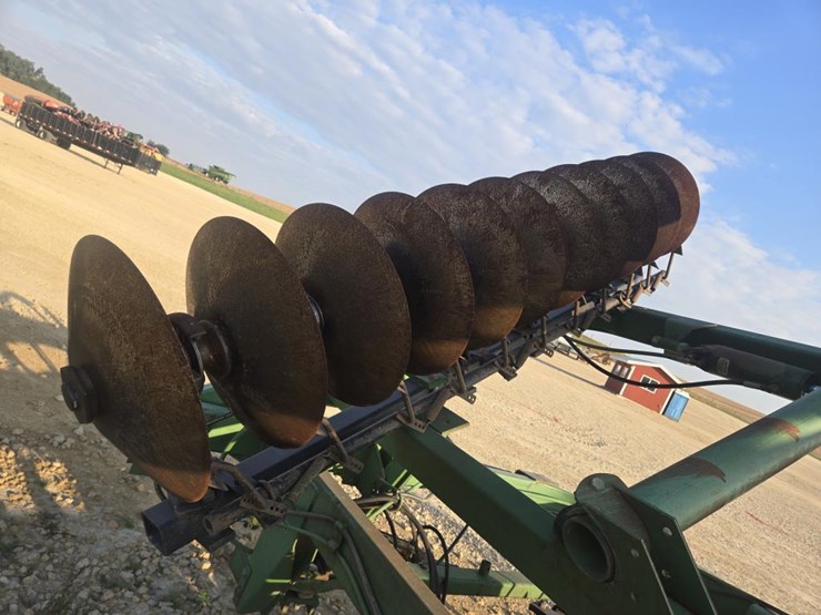 john-deere-220-image-10