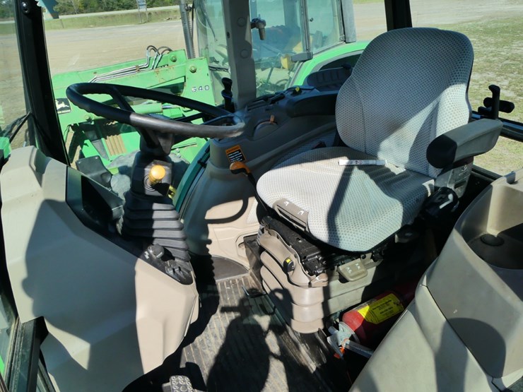 2017-john-deere-6120e-image-11