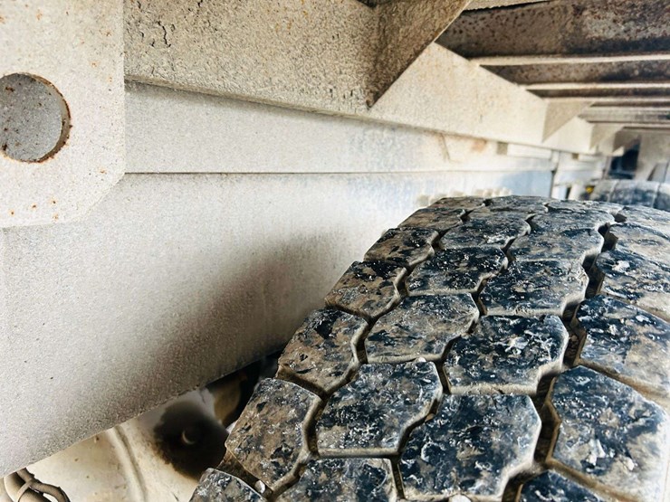 1999-freightliner-tri-axle-dump-truck-image-66