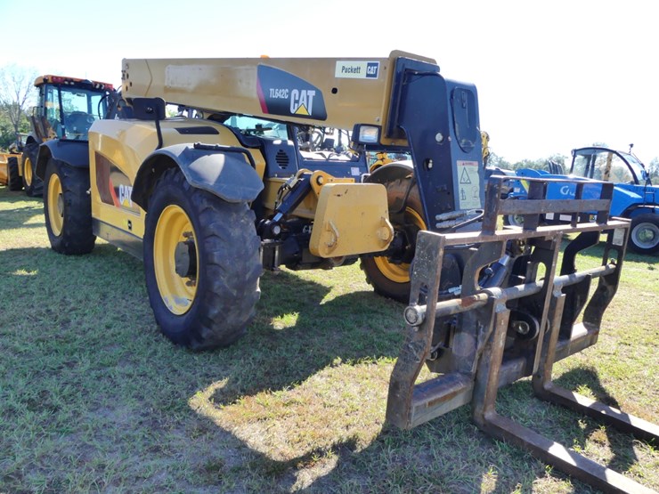 2015-caterpillar-tl642c-image-2