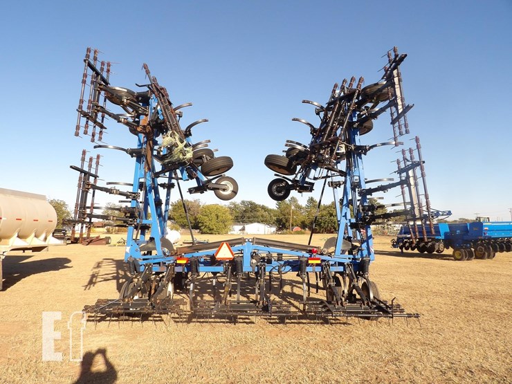 new-holland-st830-image-4