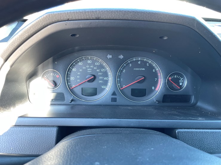 2010-volvo-xc90-image-60