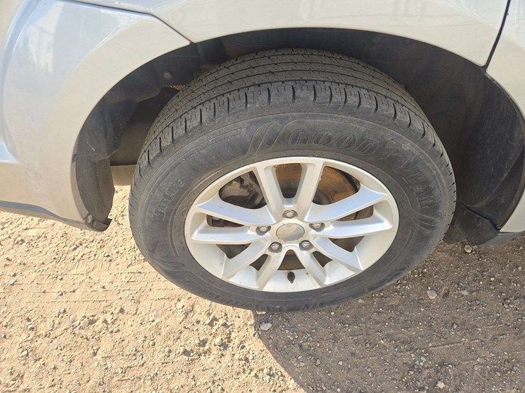 2013-dodge-journey-sxt-image-10