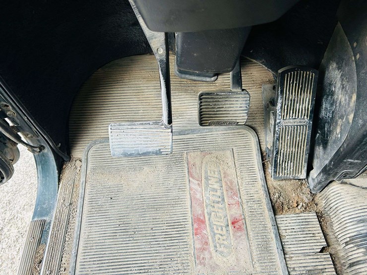 1999-freightliner-tri-axle-dump-truck-image-97