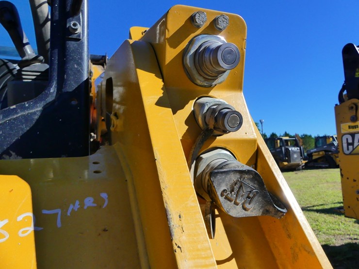 2022-caterpillar-259d3-image-10
