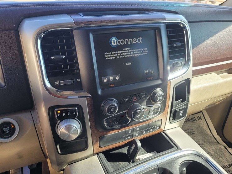 2016-ram-1500-laramie-image-11