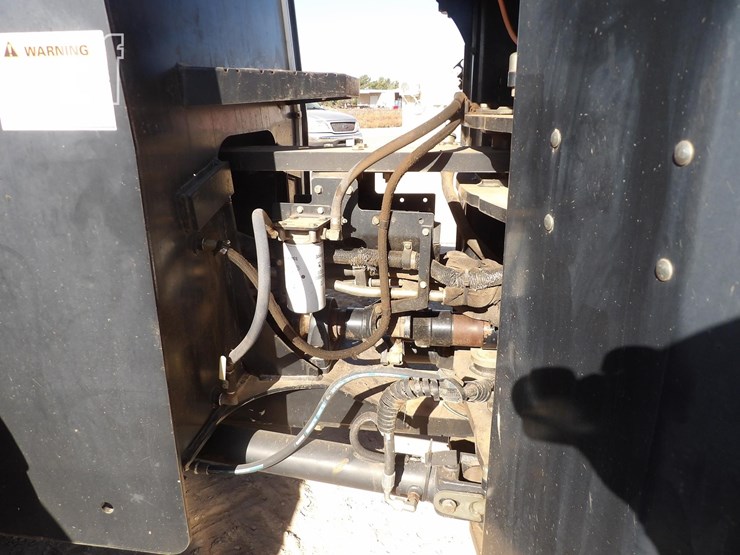 new-holland-t9040-image-19