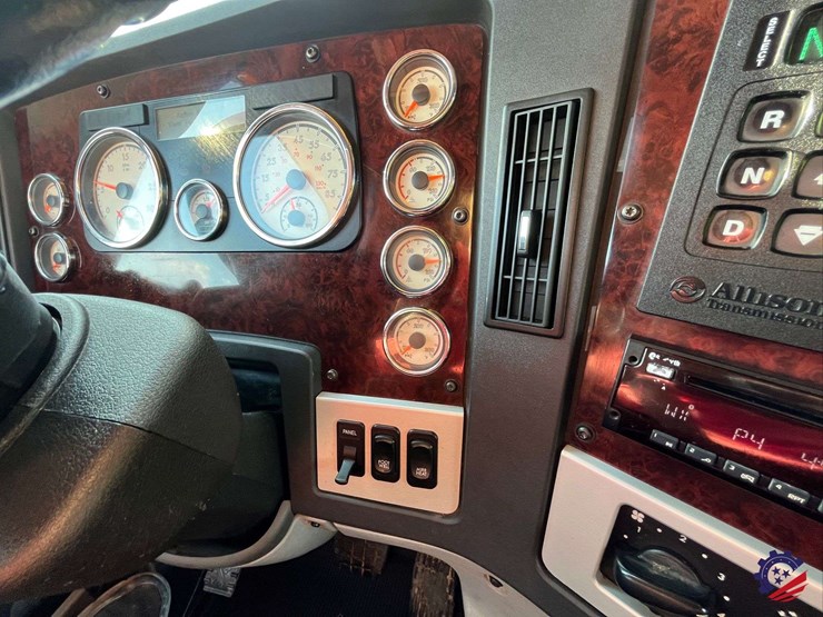 2020-freightliner-122sd-image-67