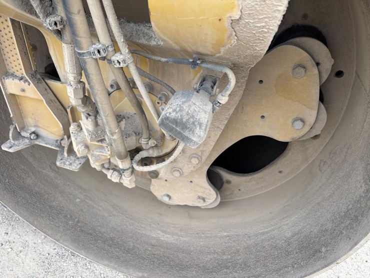 caterpillar-cb64b-image-14