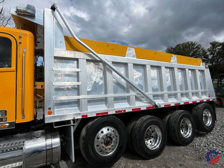 2020-freightliner-122sd-image-25