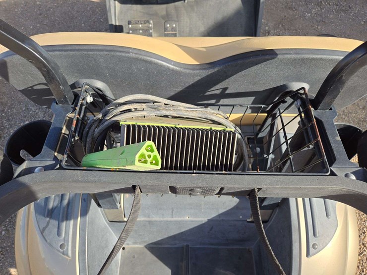 2017-e-z-go-txt-elite-lithium-golf-cart-image-10