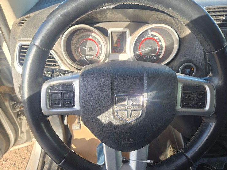 2013-dodge-journey-sxt-image-18