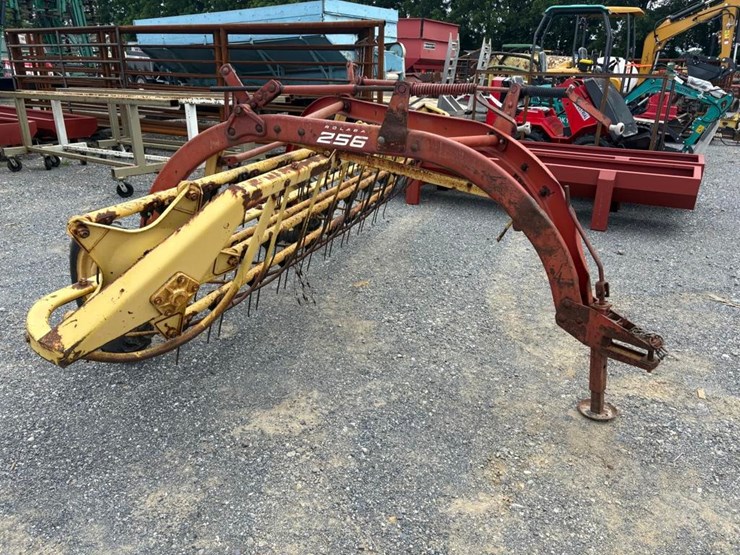 new-holland-256-image-2