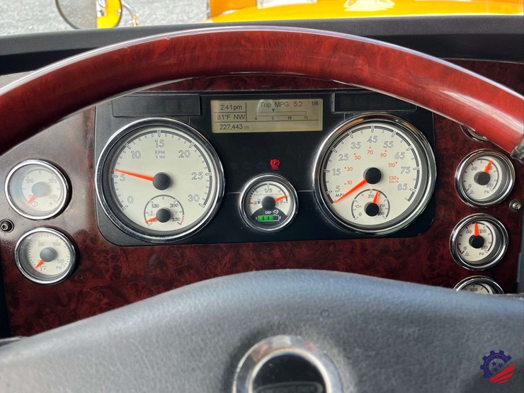 2020-freightliner-122sd-image-71