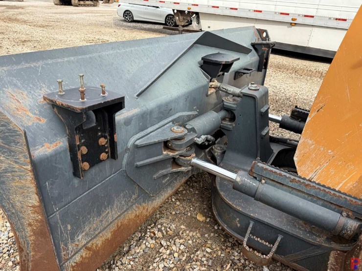 2015-case-2050m-image-12